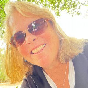 Meet your Posher, Carolyn